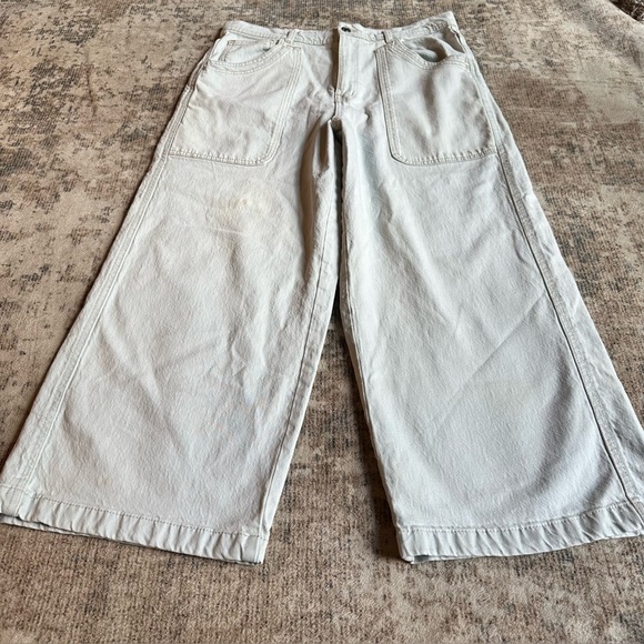 Free People Piper Mid Rise
Crop Wide‎ Leg Jeans
Bleach Bloom Womens Sz
32 - Picture 9 of 12